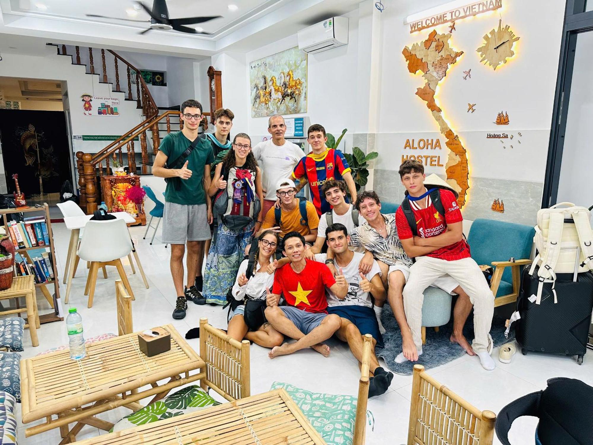 Aloha Saigon Premium Hostel By Local Travel Experts - Newly Opened, Less-Touristy Location, Spacious Rooms, Glass Shower Bathroom, Free Breakfast & Walking Tour Ho Chi Minh-staden Exteriör bild