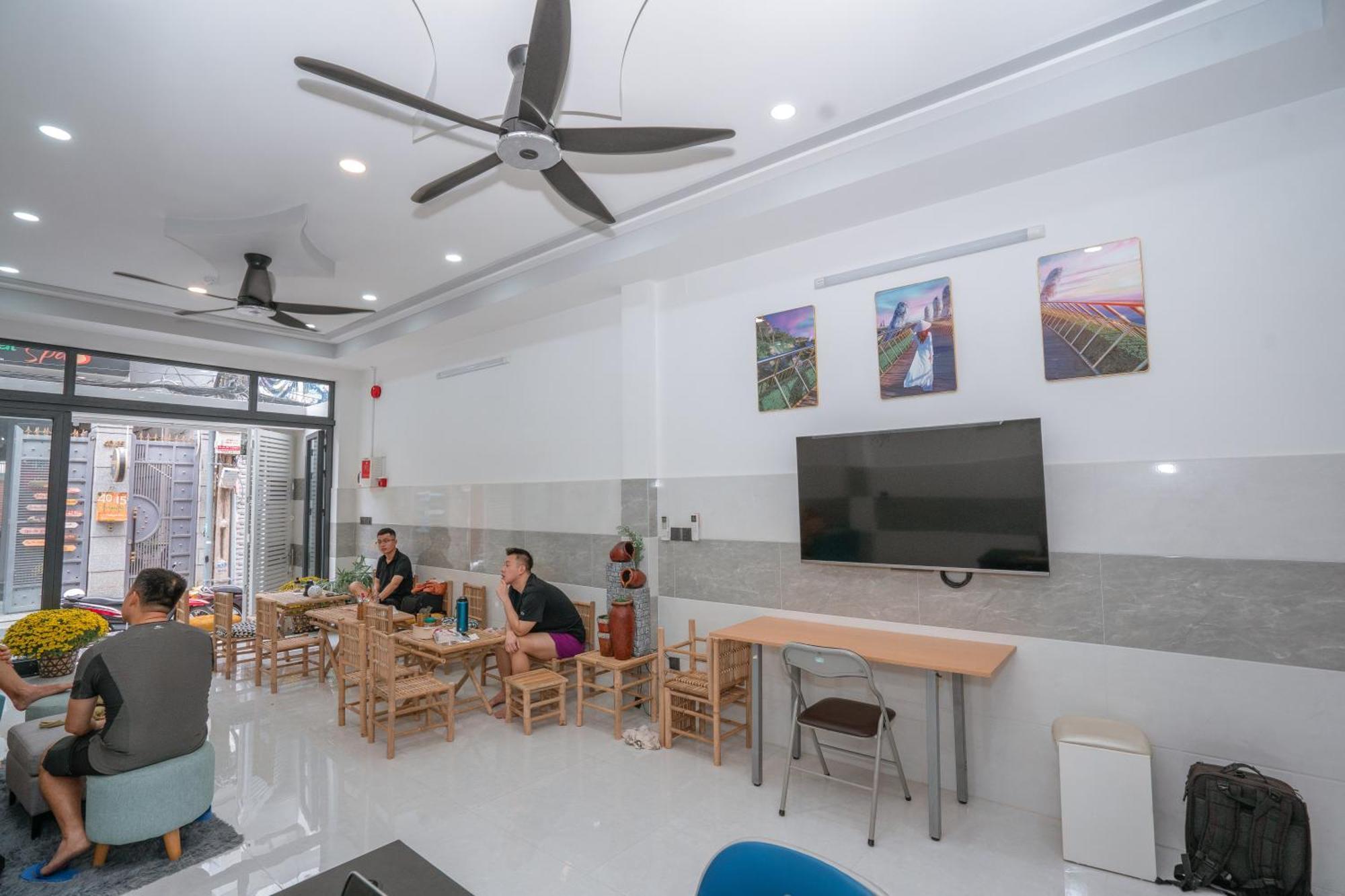 Aloha Saigon Premium Hostel By Local Travel Experts - Newly Opened, Less-Touristy Location, Spacious Rooms, Glass Shower Bathroom, Free Breakfast & Walking Tour Ho Chi Minh-staden Exteriör bild